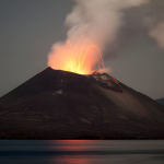 Anak Krakatau, sette aeroporti chiusi: 2.300 voli colpiti dall�eruzione